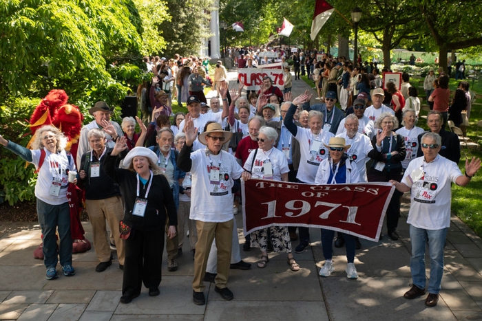 1971 classmates in Reunion 2026 Parade of Classes